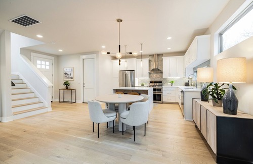 Govalle House | Wellness Retreat with Lake Views in East Austin