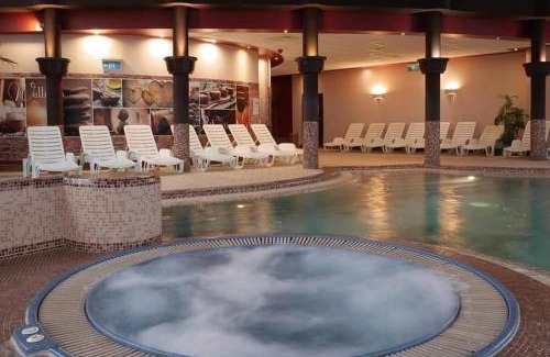Dunaszentmiklos Apartment | Wellness Park Apartman: Oceanfront Oasis with Spa & Pool