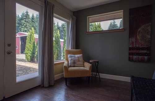 Eugene House | Wellness Sanctuary in Eugene with 5 acres of land and spacious Living Spaces.
