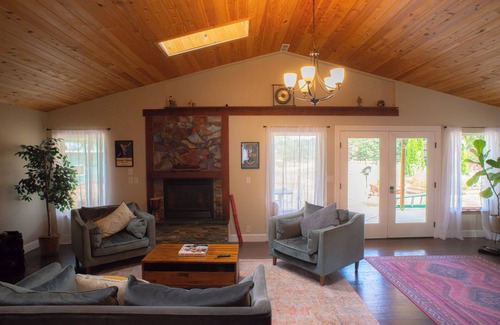 Eugene House | Wellness Sanctuary in Eugene with 5 acres of land and spacious Living Spaces.