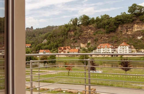 Niederrathen Apartment | Relaxing Wellness Suite with Balcony and Sauna at Elbresort