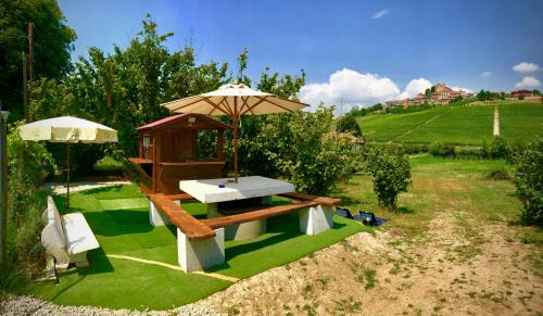 Roddi Apartment | Relaxing Wellness Suite Na' Canuna' with Hot Tub & Pool