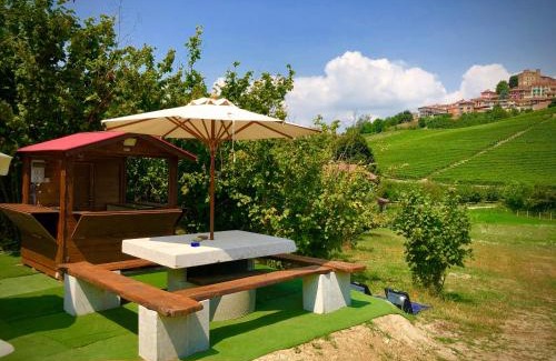 Roddi Apartment | Relaxing Wellness Suite Na' Canuna' with Hot Tub & Pool