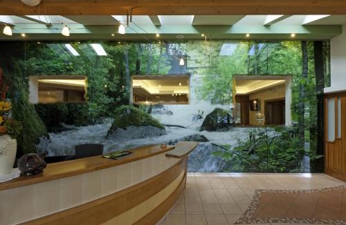Bad Kreuzen Hotel | Relaxing Stay at Wellnesshotel Aumühle with Hot Tub Access