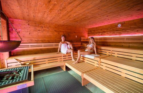 Uehlingen-Birkendorf Hotel | Relax at Wellnesshotel Sonnenhof & Sonnhalde with Ocean Views