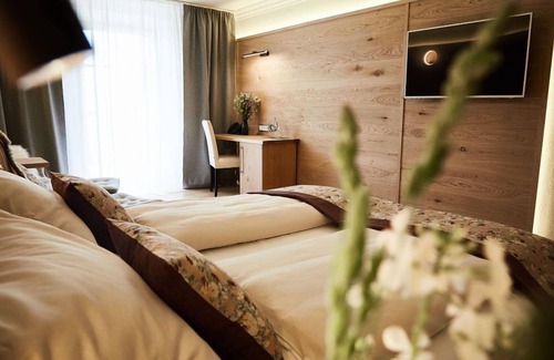 Teisendorf Hotel | Invigorating WellnessNaturResort Gut Edermann - 4-Star Retreat