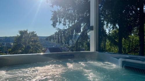 Wasungen House | Relax at Wellnorama 2: Pool, Sauna & Private Whirlpool