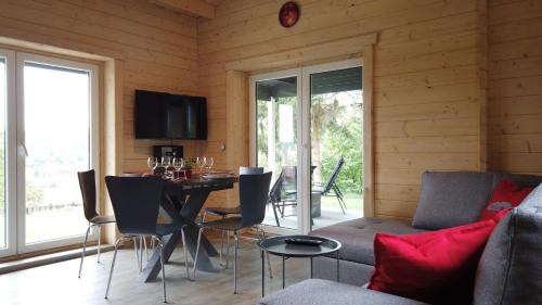Wasungen House | Relax at Wellnorama 2: Pool, Sauna & Private Whirlpool