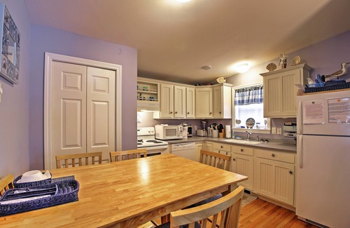 Moody Cottage | Inviting Wells Beach Cottage with Pool Access - 9.6/10 Rating