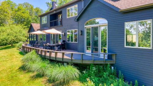 West Stockbridge House | Unwind at Wellspring by AvantStay with Indoor Pool Views