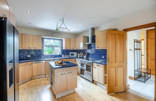 Spilsby House | Exceptional Welton House: Pet-Friendly Retreat with Hot Tub