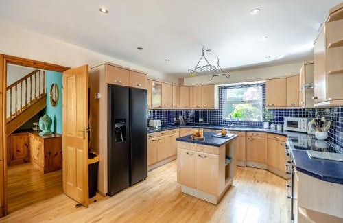 Spilsby House | Exceptional Welton House: Pet-Friendly Retreat with Hot Tub