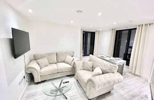 Barnhill Apartment | Modern First Floor Apartment Near Wembley Stadium