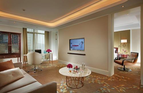 Wenling Hotel | Elegant Wen Ling International Hotel: 5-Star Luxury Awaits