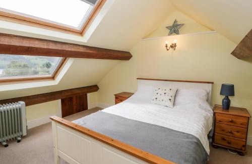Caernarfon House | Wenallt: Highly Rated Pet-Friendly Retreat for Families