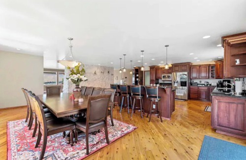 East Wenatchee Villa | Wenatchee Mansion: 9.6/10 Rated with Pool & Theater