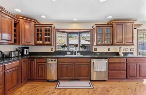 East Wenatchee Villa | Wenatchee Mansion: 9.6/10 Rated with Pool & Theater