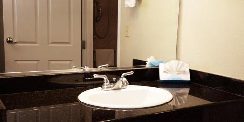 West Wendover Hotel | Explore Wendover Nugget Hotel & Casino: Family-Friendly Retreat
