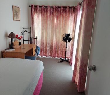 Glenfield House | Wendy's Holiday Home: Family-Friendly Stay with Breakfast