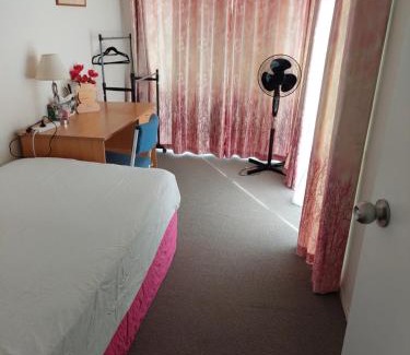Glenfield House | Wendy's Holiday Home: Family-Friendly Stay with Breakfast