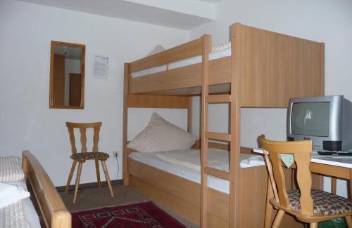 Oberderdingen House | Pet-Friendly Retreat at Wengerterstube & Gästezimmer Kern