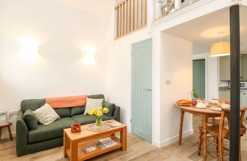 Dereham House | Welcoming Wensum Spring: Pet-Friendly Cottage in Fakenham