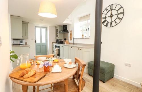 Dereham House | Welcoming Wensum Spring: Pet-Friendly Cottage in Fakenham