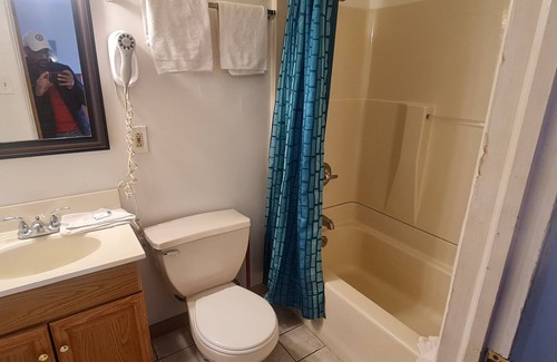 East Stroudsburg Hotel | Discover Werry's Cottages Motel & Pub in East Stroudsburg
