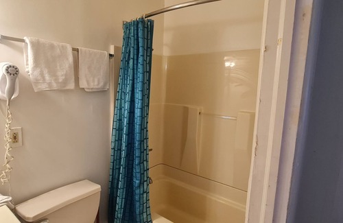 East Stroudsburg Hotel | Discover Werry's Cottages Motel & Pub in East Stroudsburg