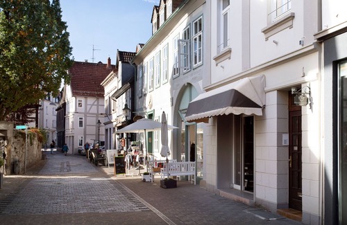 Detmold Apartment | Wertschätzer II - Dreamy Retreat with Spa and Breakfast