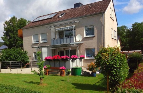 Beverungen Apartment | Weserberglandfewo: Family-Friendly Retreat with Breakfast