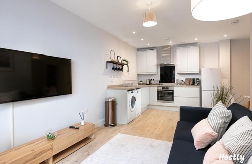 Reading Apartment | Stylish Wesley Gate Apartments with Kitchen - Guest Rated 8/10