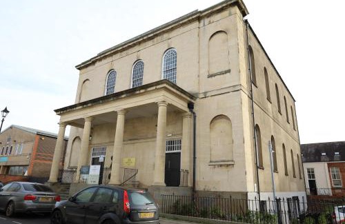 Cheltenham Apartment | Discover Wesley House: Rated 9.8/10 by Guests