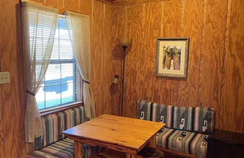 Bandera Bed & Breakfast | Relaxing Retreat at West 1077 Guest Ranch - Hackberry Room