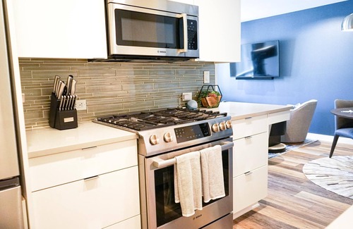 Clarksville Condo | Prime West 6th Condo: Steps to Downtown & Family-Friendly!