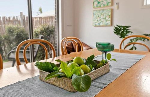 Geelong West House | Explore West Addis: 4-Star Stays with Pet-Friendly Perks