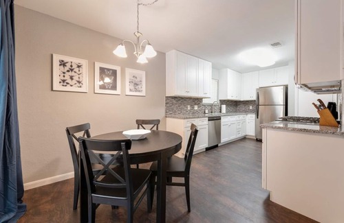 Austin House | Pet-Friendly West Austin Extended Stay with Breakfast & Kitchen