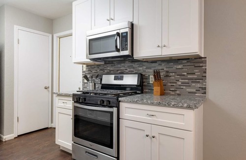 Austin House | Pet-Friendly West Austin Extended Stay with Breakfast & Kitchen
