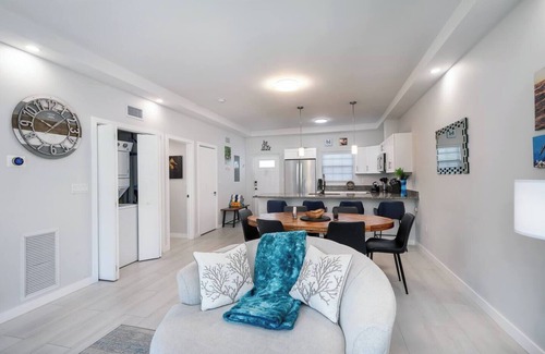 Northwest Point Apartment | West Bay Oasis: 2BR Condo w/Pool