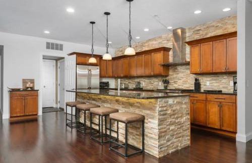 Traverse City Apartment | Discover West Bay Overlook: A 4-Star Downtown Retreat