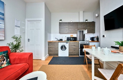 Portrush Apartment | Beachfront Cosy Apartment Retreat with Ocean View!