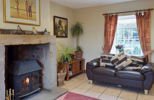 Knott End-on-Sea Cottage | Cozy 2 Bedroom Retreat in Pilling with Ocean View