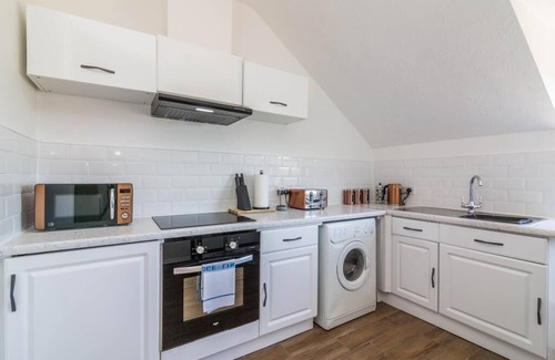 West Bridgford Apartment | Discover West Bridgford 2-Bed Flat with Family Amenities