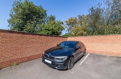 West Bridgford Apartment | Discover West Bridgford 2-Bed Flat with Family Amenities