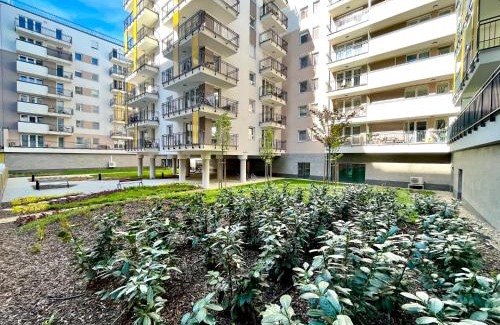 Ujlipotvaros Apartment | Prime West Budapest Hotel - Downtown Access & Free Parking