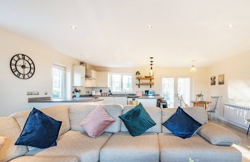 Tayinloan Cottage | Perfect Getaway for Adventure or Relaxation by the Ocean