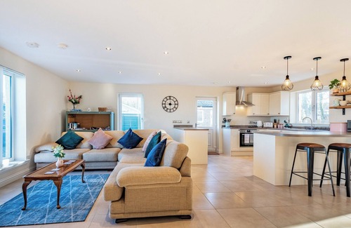 Tayinloan Cottage | Perfect Getaway for Adventure or Relaxation by the Ocean
