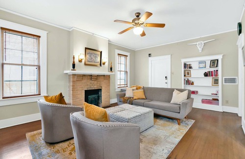 West Campus House | West Campus Charm – Private 2 BDR Retreat Close to UT! Walk to Shopping & Dining