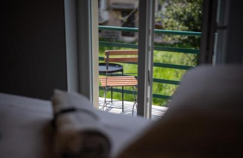 Split Bed & Breakfast | Eco-Friendly West Coast Deluxe Rooms with Breakfast & Hot Tub