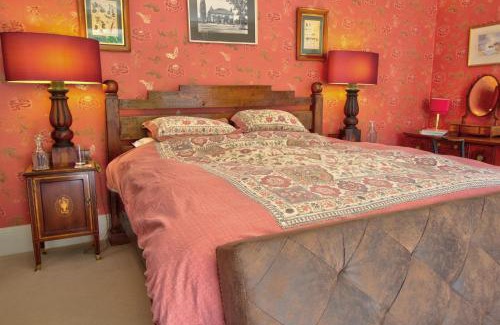 West Compton Bed & Breakfast | Experience Comfort at West Compton Manor - 9.4/10 Rating!